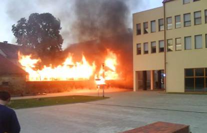 Varaždin: Požar buknuo u šupi i proširio se na zgrade