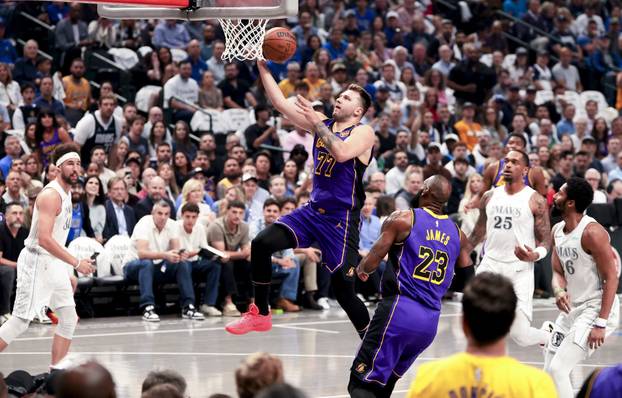 NBA: Los Angeles Lakers at Dallas Mavericks