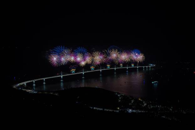 Vatromet nakon svečanosti otvorenja Pelješkog mosta