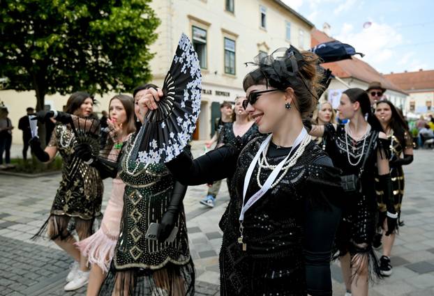 Maturanti u Varaždinu započeli svoj mimohod minutom šutnje za ubijenog Luku (19) iz Drniša