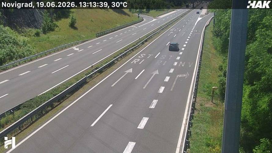 FOTO Skratili petak i požurili na produženi vikend: Ogromna gužva kod Lučkog prema moru