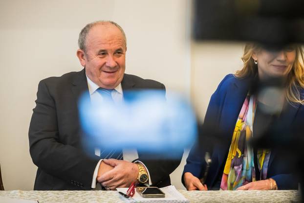 Split: Konferencija za medije Željka Keruma na kojoj je predstavio kandidata za lokalne izbore