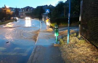 Opet snažno nevrijeme: Kiša potopile ulice, padala je i tuča