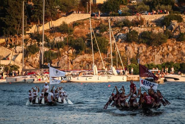 Ploče: Pobjednici ovogodišnjeg Maratona lađa je ekipa iz Zagreba