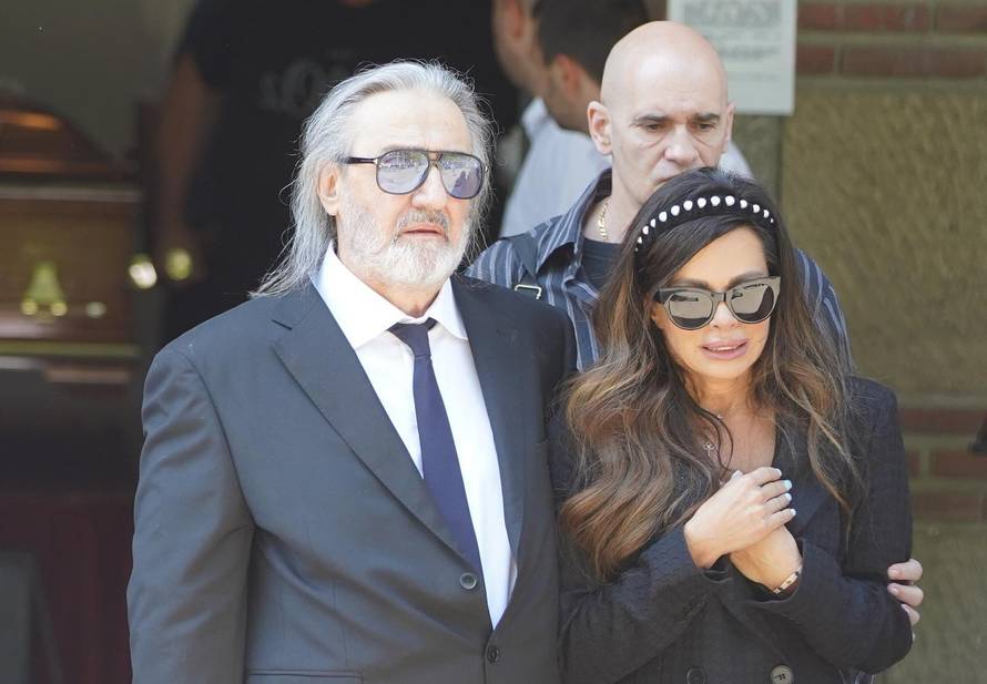 Beograd: Posljednji ispraćaj Vidoja Ristovića, supruga Nikoline Pišek