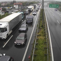 Kaos na prilazima Zagrebu! Kilometarske kolone na A2 i A4