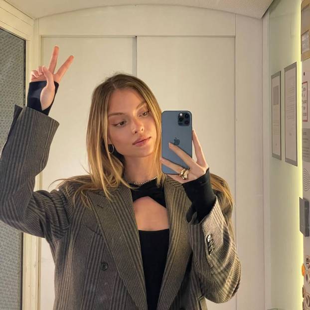 FOTO Nova djevojka Orlanda Blooma voli se fotkati u tangama: Evo kako joj stoje...