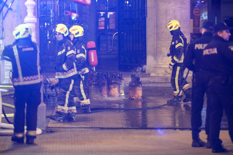 Zagreb: Vatrogasci ugasili požar koji je izbio na Trgu bana Josipa Jelačića 