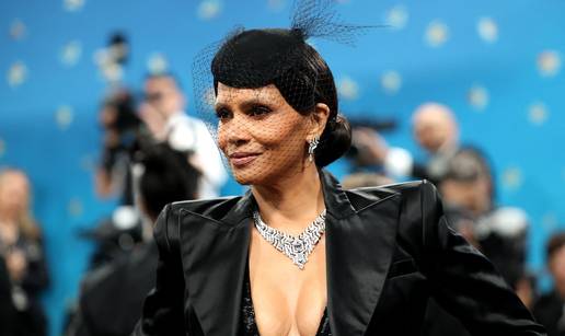 Što joj je to na preponi, prištić ili samo nezgodna sjena? Halle Berry otkrila sve na Met Gali
