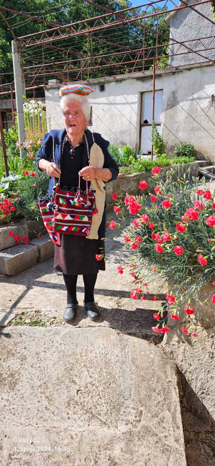 Bake Ivula (95): 'Ostala sam siroče, preživjela tifus. Sad sam jedina koja zna tajnu zobnice'