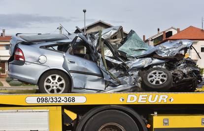 Tragedija u Starigradu: Autom se zabio u kamion i poginuo...