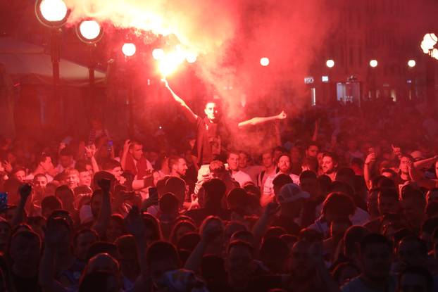 Rijeka: Navijači na Korzu slave osvajanje Hrvatskog nogometnog kupa