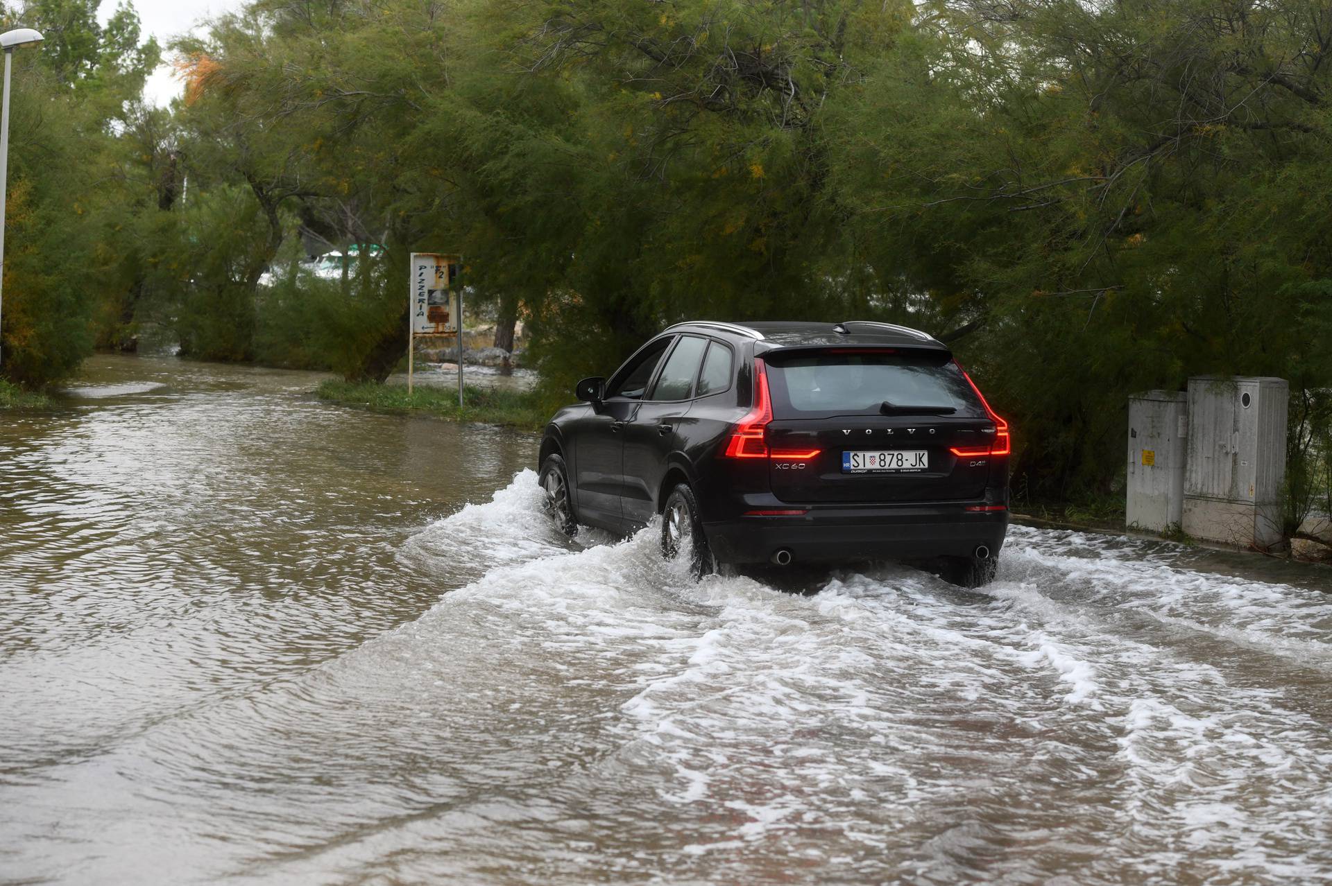 Šibenik: Jako jugo i plima poplavili Jadriju 