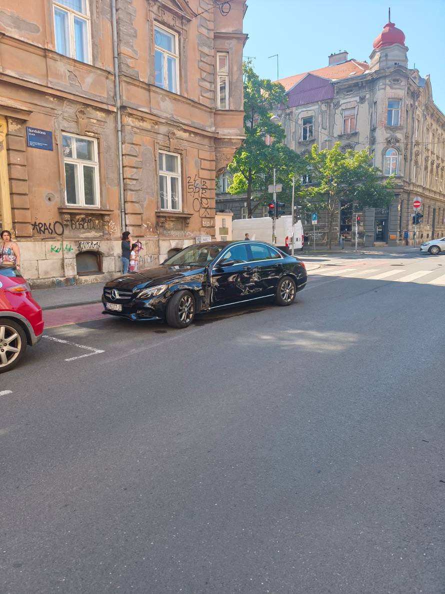 FOTO Teška nesreća u Zagrebu: 'Vidio sam tri razbijena auta'