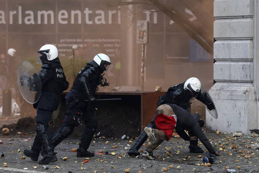 Farmers rally in a large-scale protest in Brussels as leaders meet in EU summit