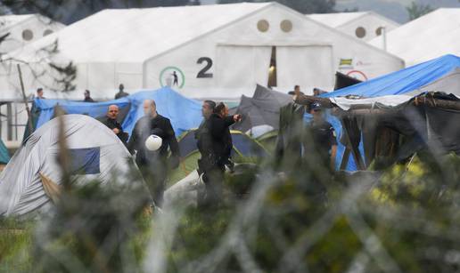 Uz potporu čak 700 policajaca: Grci evakuiraju kamp Idomeni