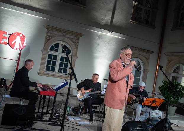 Zagreb: Stjepan Jimmy Stanić održao je koncert u Klovićevim dvorima