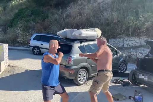 Sijevale šake na splitskoj plaži: "Razbio mi je auto j**ote"