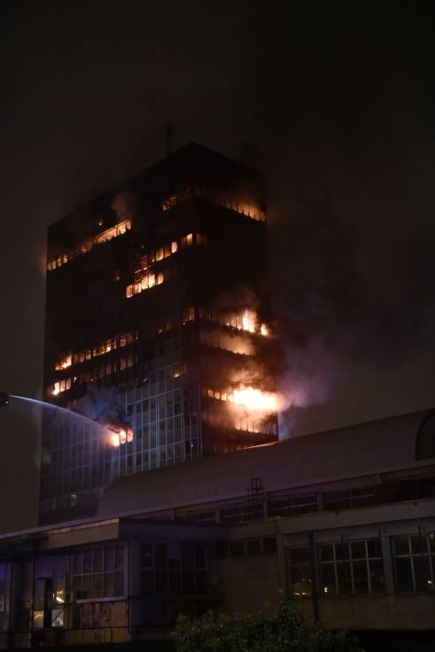 Zagreb: Pozar u Vjesnikovom neboderu
