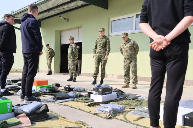 Ministar Anušić i general Kundid na prvom danu TVO-a na Slunju