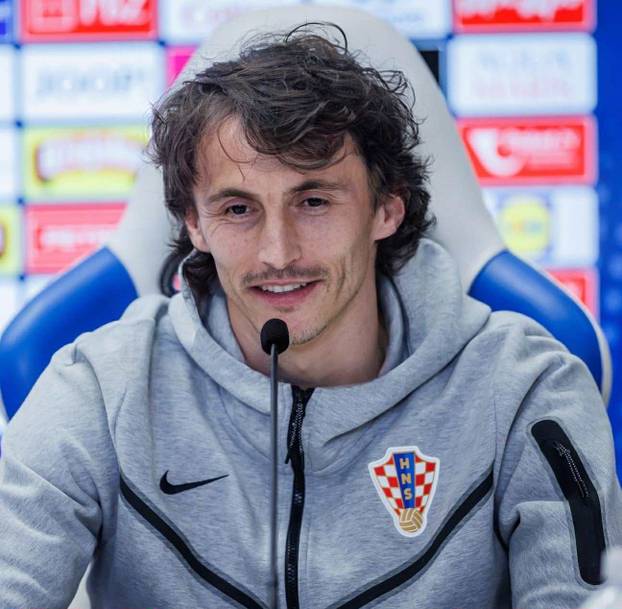 Pogledajte Gvardiola i 'vatrene' s legendarnim fudbalerkama!