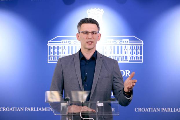 Zagreb: Božo Petrov o aktualnim temama