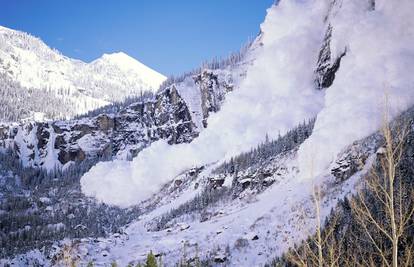 Slovenska policija za 24sata: Ne možemo helikopterom po Hrvate zarobljene u lavini!