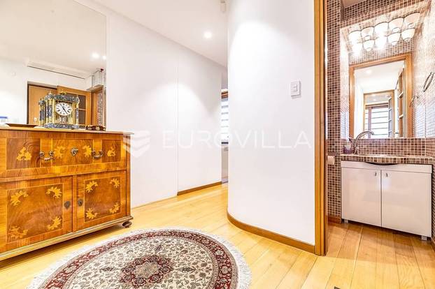 Prodaju penthouse u kojem se Lana Jurčević brčkala u jacuzziju i snimila hit! Cijena je vrtoglava