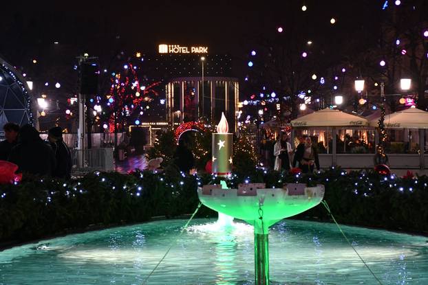 FOTO Advent u Slavonskom Brodu: Dvije lokacije, nove atrakcije i nezaboravni doživljaji