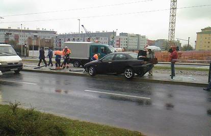 Staklo ozlijedilo dječaka nakon sudara automobila