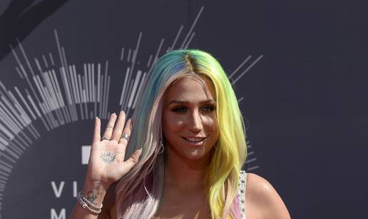 Kesha o bolesti: Prešla sam na tamnu stranu i prestala jesti