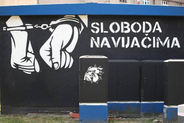 Zagreb: Grafit s motivom lisica na rukama i porukom "Sloboda navijačima"