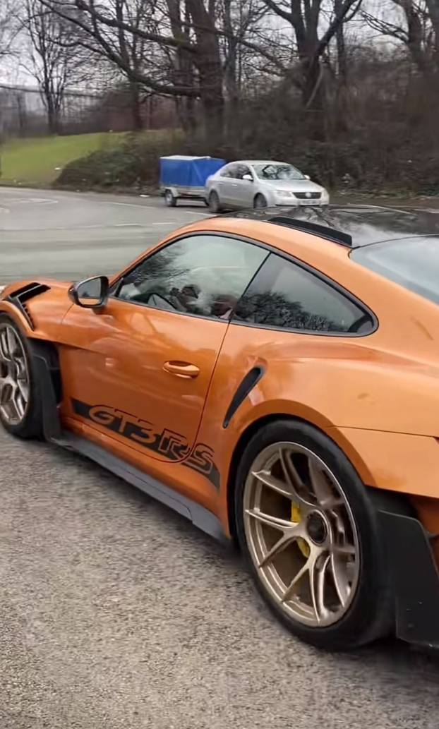 FOTO Mijenja ime na dresu, ali i aute, kao čarape! Pogledajte impresivnu Haalandovu garažu