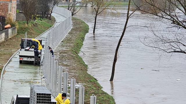 Hrvatske vode: 'Zbog obilnih kiša na snazi su izvanredne mjere kod Hrvatske Kostajnice'