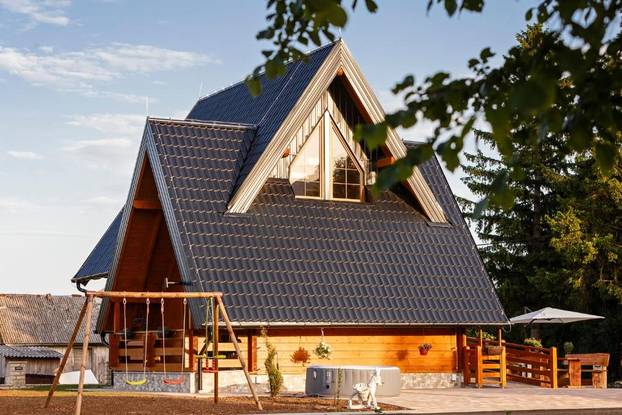 FOTO Zavirili smo u skrivenu drvenu oazu nadomak Plitvica