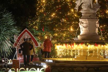 Evo kako izgledaju Adventi diljem zemlje: Sve je spremno u Opatiji, Splitu, Križevcima...