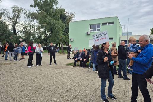 FOTO Završio je prosvjed u Dubravi, roditelji složni: 'Mi moramo zaštiti našu djecu'