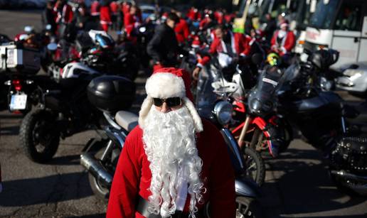 FOTO Ho-ho-ho na dva kota&ccaron;a: Stotine Djeda Bo&zcaron;i&cacute;njaka na motorima preplavile ulice Sofije