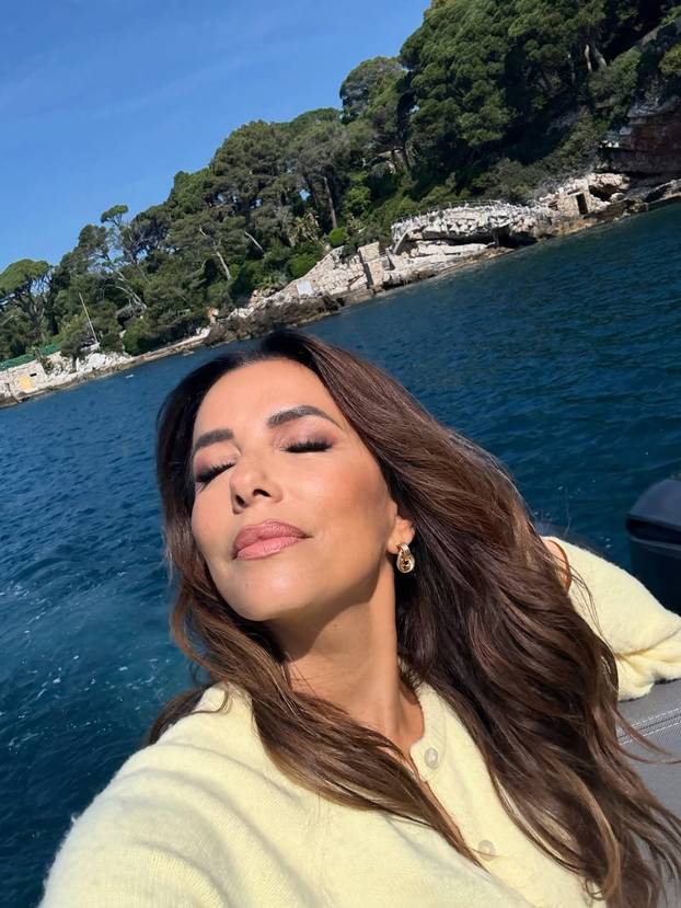 FOTO 'Očajna kućanica' slavi 51. rođendan?! Nemoguće! Mnogi uzdišu kad se pojavi u bikiniju