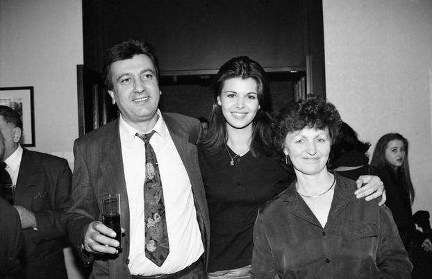 Zagreb: Povratak Anice Kovač s izbora za Miss svijeta gdje je okrunjena prvom pratiljom, 20.11.1995.