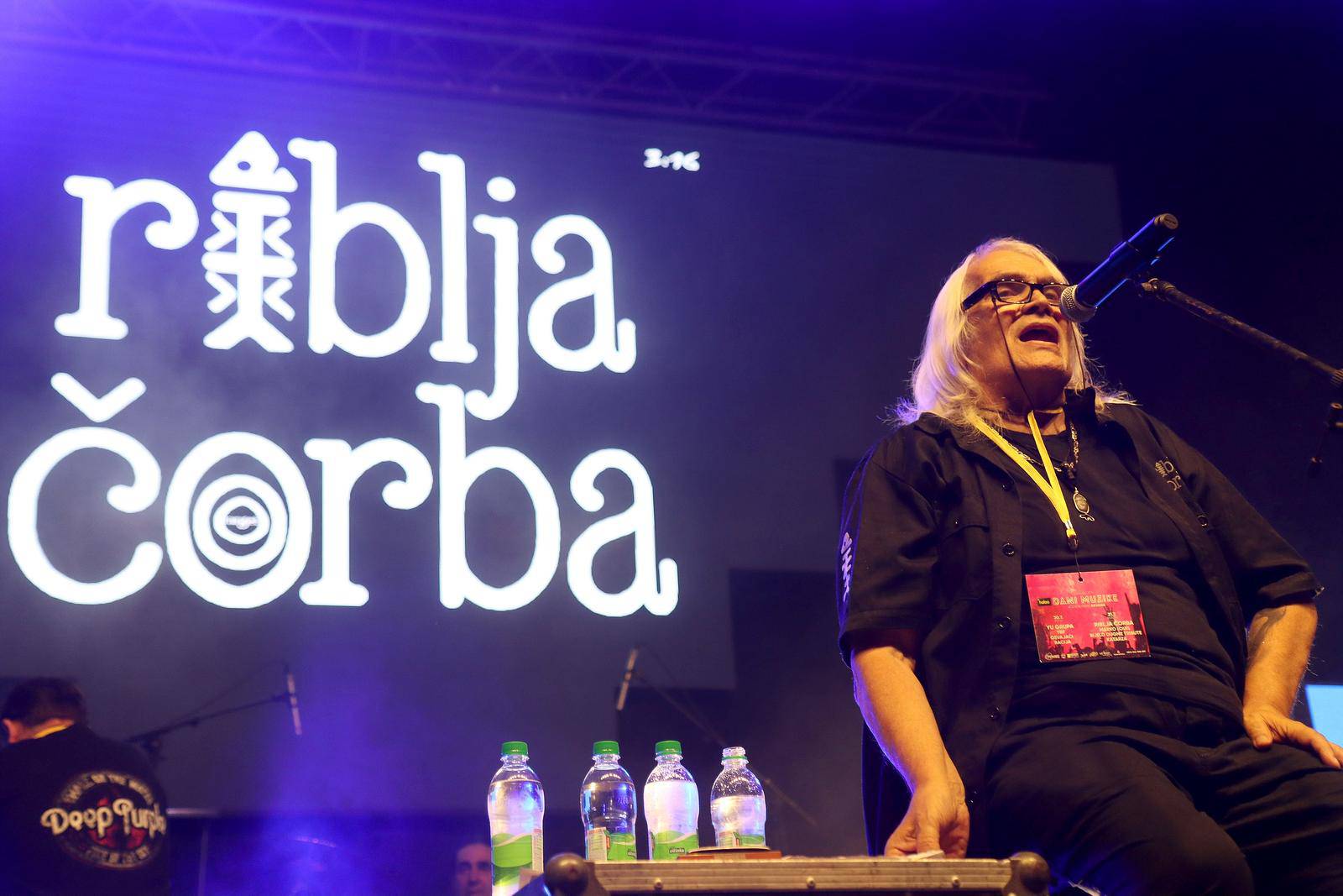 The performance of the group Riblja corba at the Banja Luka Music Days

Nastup grupe Riblja Corba na Banjaluckim danima muzike