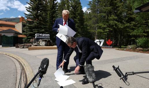 FOTO Kako je G7 postao G6: Trump rasuo papire i otišao: 'Radi se o nečemu puno većem'