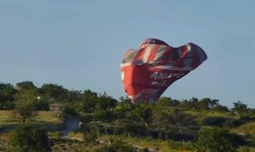 U sudaru balona na vrući zrak dvoje poginulo, 23 ozlijeđenih