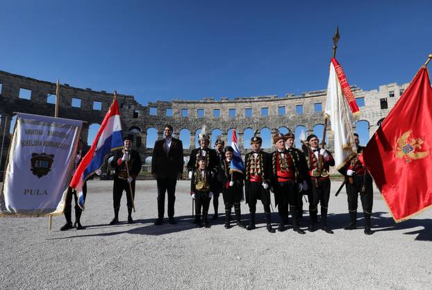 Pula: Mimohod Bokeljske mornarice u Puli