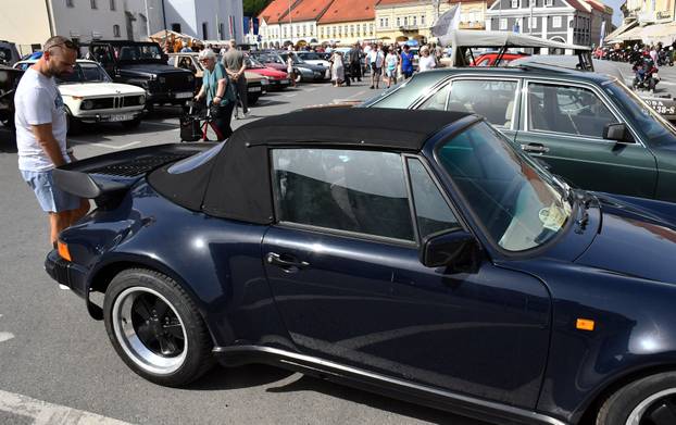 Požega: Čuveni modeli izloženi u sklopu oldtimer manifestacije"Trophy Zlatnom dolinom 2026."
