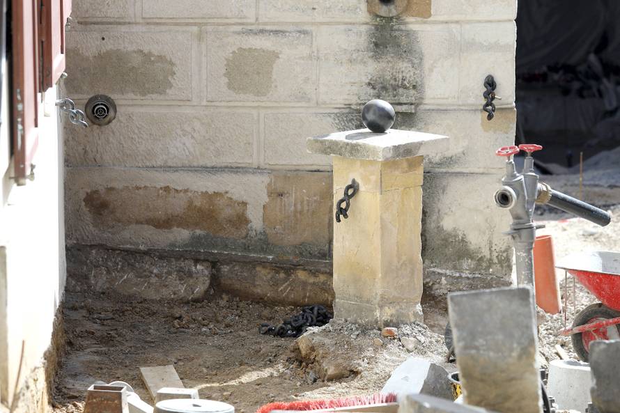 Zagreb: Raskomadan Nelsonov lanac na Kamenitim vratima