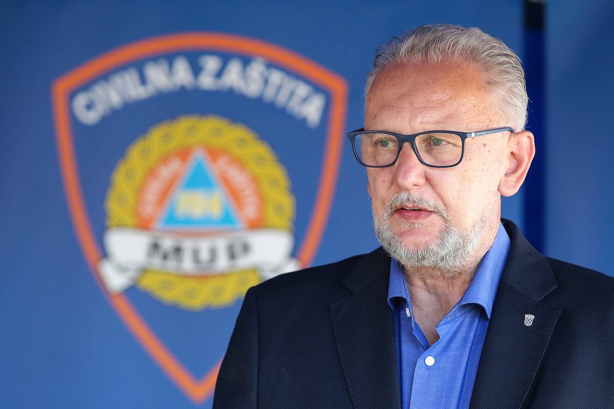 Božinović: Nismo u 'crvenom', a mjera rada do ponoći će ostati