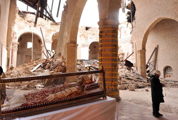 L'Aquila: Papa Joseph Ratzinger posjetio potresom te&scaron;ko stradalu pokrajinu u Italiji