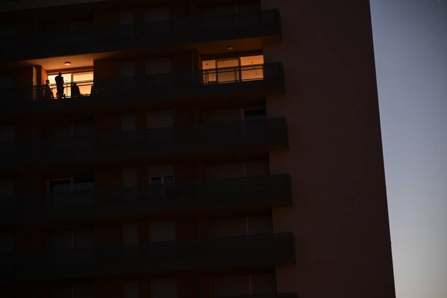 Zagreb: Novogradnja s praznim stanovima u naselju Trnsko u večernje sate