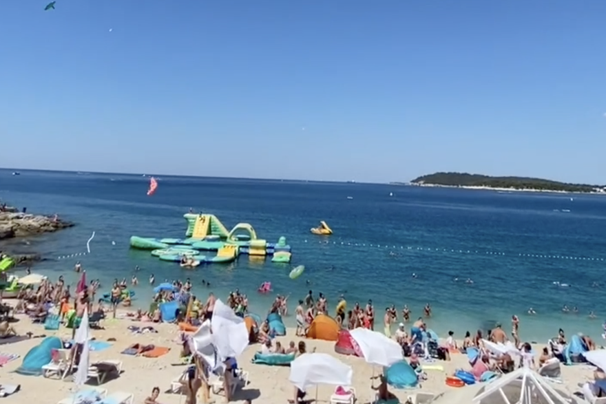 Dragi, gdje mi je luftić? Eno ga gore, u stratosferi! Pogledajte urnebesni video s pulske plaže